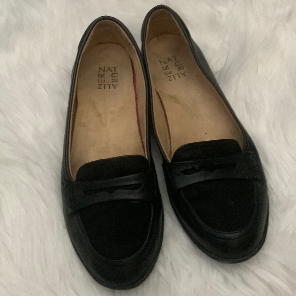 Naturalizer women’s loafers size 9